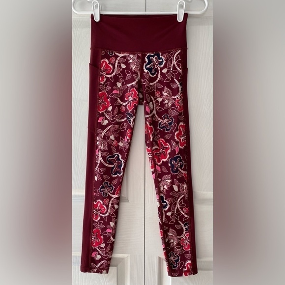 Athleta Affirmation 7/8 Leggings in Powervita. Women’s Size XS in Dark Garnet - Picture 1 of 11